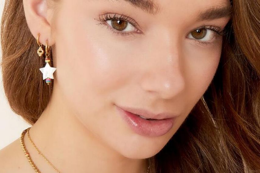 girl wearing star drop earrings