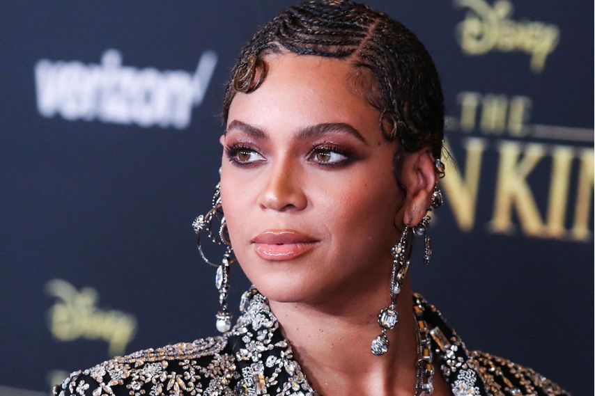 hoop earrings Beyonce 2023
