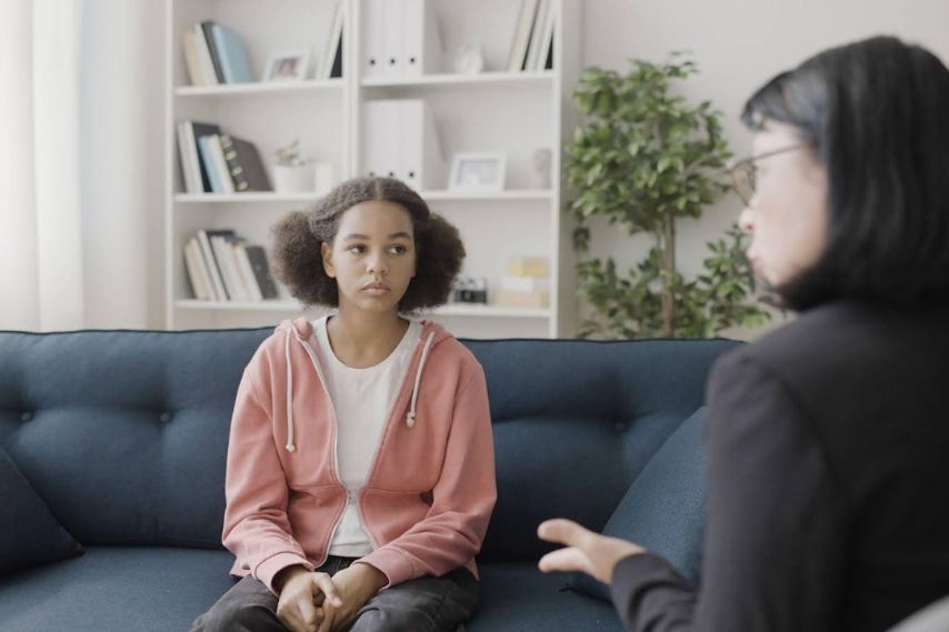 teen girl speaking with therapist