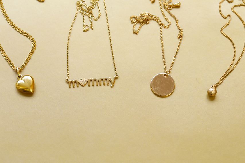 Gold chain pendant necklaces