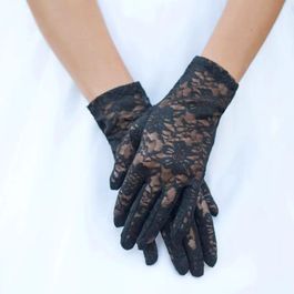 Black short outlet lace gloves