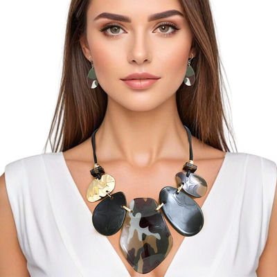 Chunky statement necklace wholesale clearance