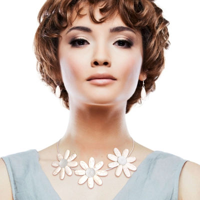Ivory Triple Flower Wire Collar-thumnail