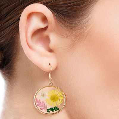 Round Gold Dried Flower Earrings-thumnail