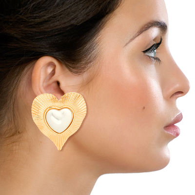 Gold Ribbed Heart Pearl Clip Ons-thumnail