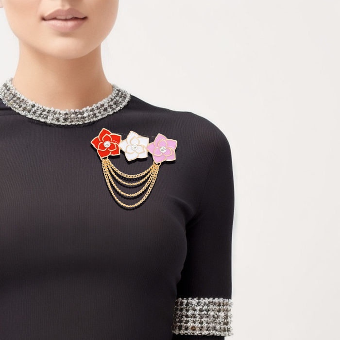 Wholesale Brooch Triple Rose Draped Chain Pin for Women