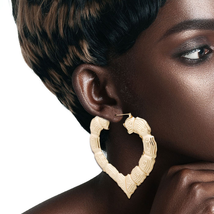 Share 77+ large gold heart hoop earrings best