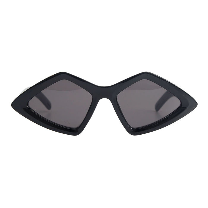 Pointy black sunglasses discount